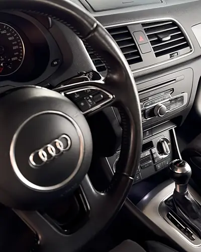 Audi Q3: Lenkrad und Armaturenbrett